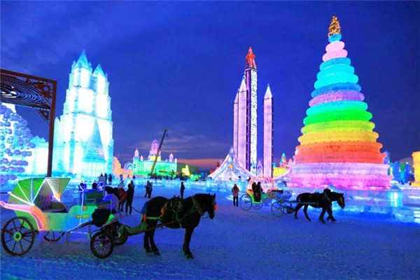 深圳阿尔卑斯冰雪世界，全景式仿天然雪场+梦幻冰雕乐园