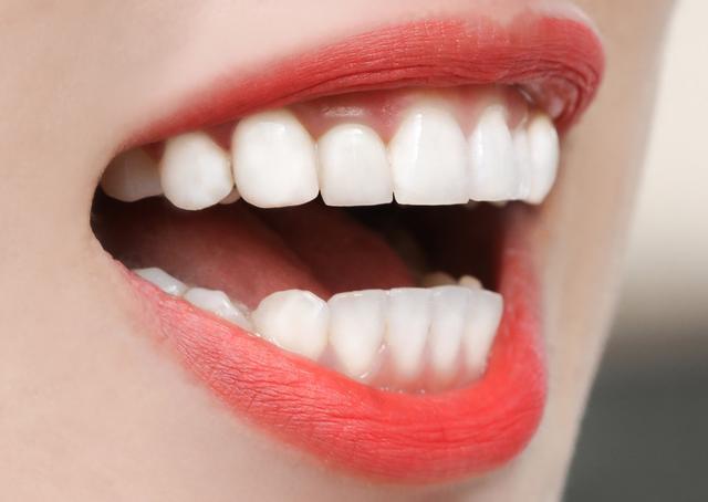 牙齿美白的方法都有哪些，怎样科学而有效地美白牙齿