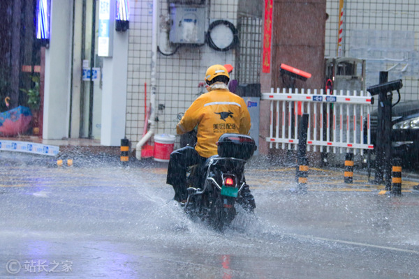 原来骑手知道客户在看配送进度 网友:这算是一种贴心的服务?